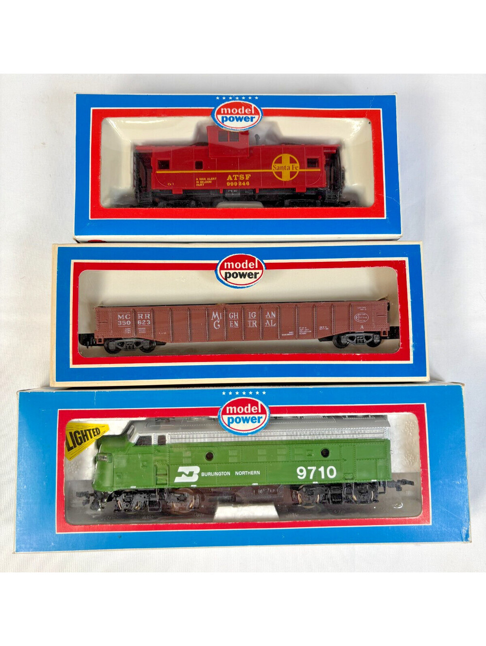 Model Power HO Scale Train Lot Burlington Northern RS11 Santa Fe Caboose Boxcar